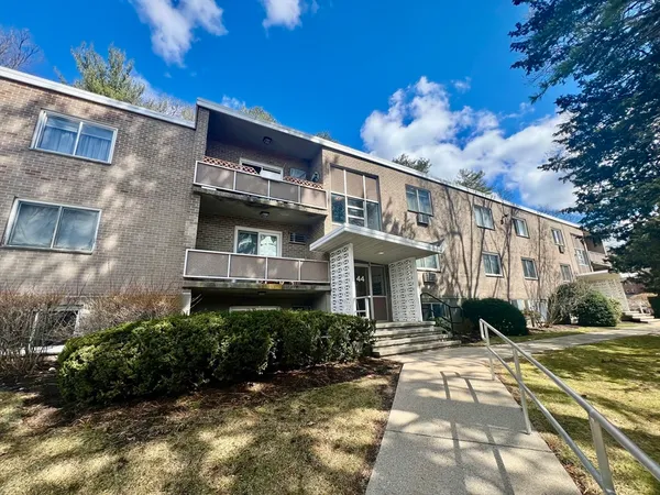 $2,300 | 44 Lionel Avenue, Unit B, Waltham, MA 02452