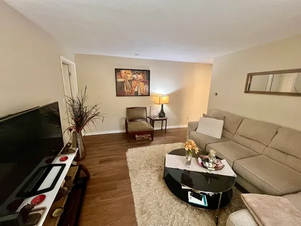 $2,300 | 44 Lionel Avenue, Unit B, Waltham, MA 02452