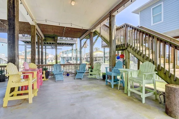 a view of entryway front of house