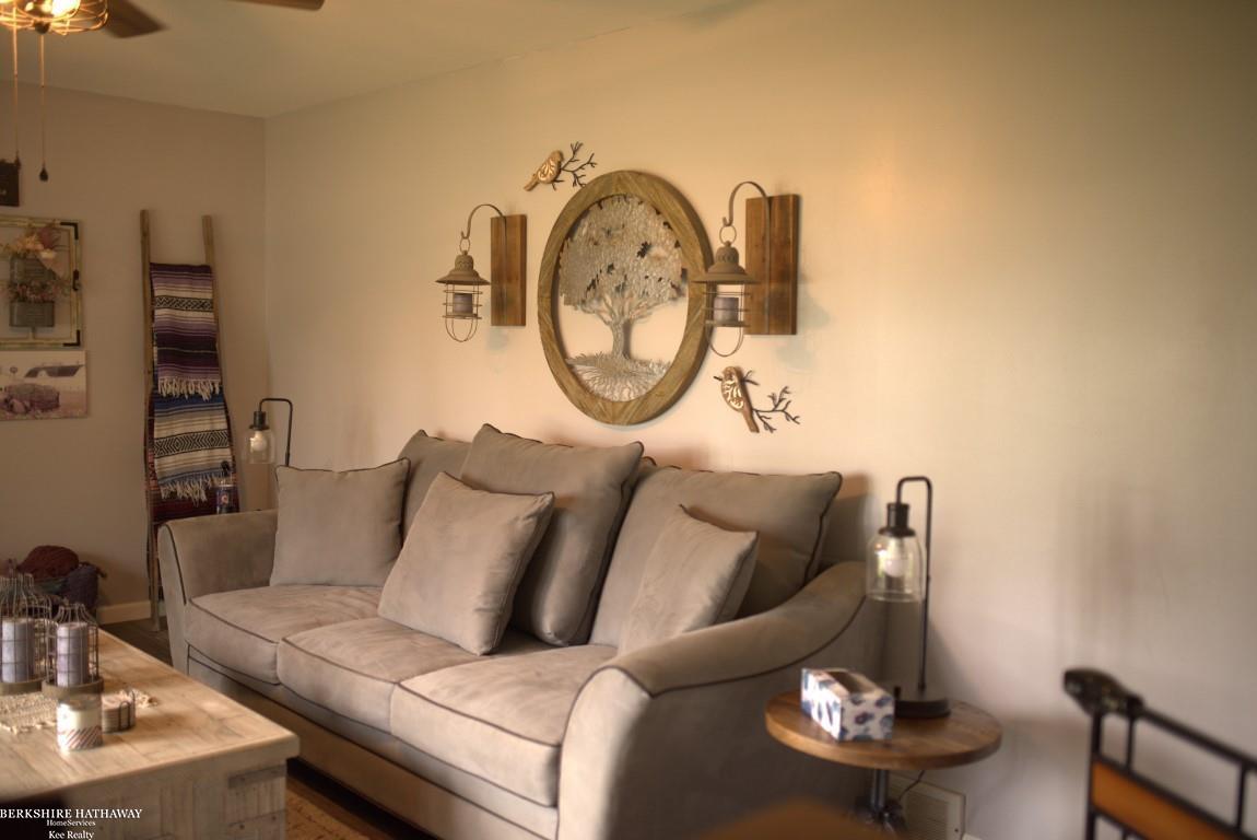52 Crescent Road Waterford, MI 48327 - Photo 11 of 33 Gallery Image 11