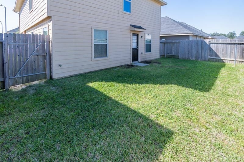 2435 Gibbs Bend Court Houston, TX 77073 - Photo 2 of 16