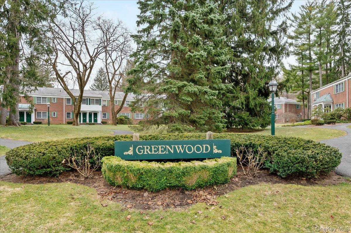 580 Bedford Road, Unit 8 Pleasantville, NY 10570 - Photo 3 of 35 a view of garden