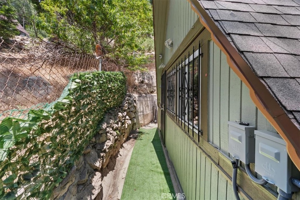 1277 Lovers Lane Rimforest, CA 92378 - Photo 12 of 34 Dog run area