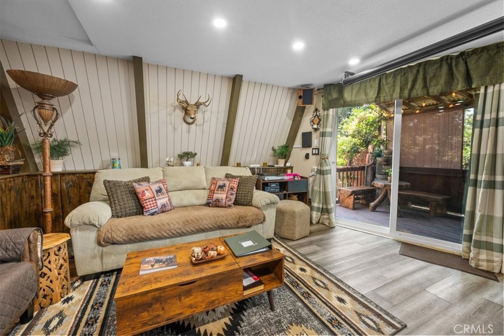 1277 Lovers Lane Rimforest, CA 92378 - Photo 14 of 34 Living area