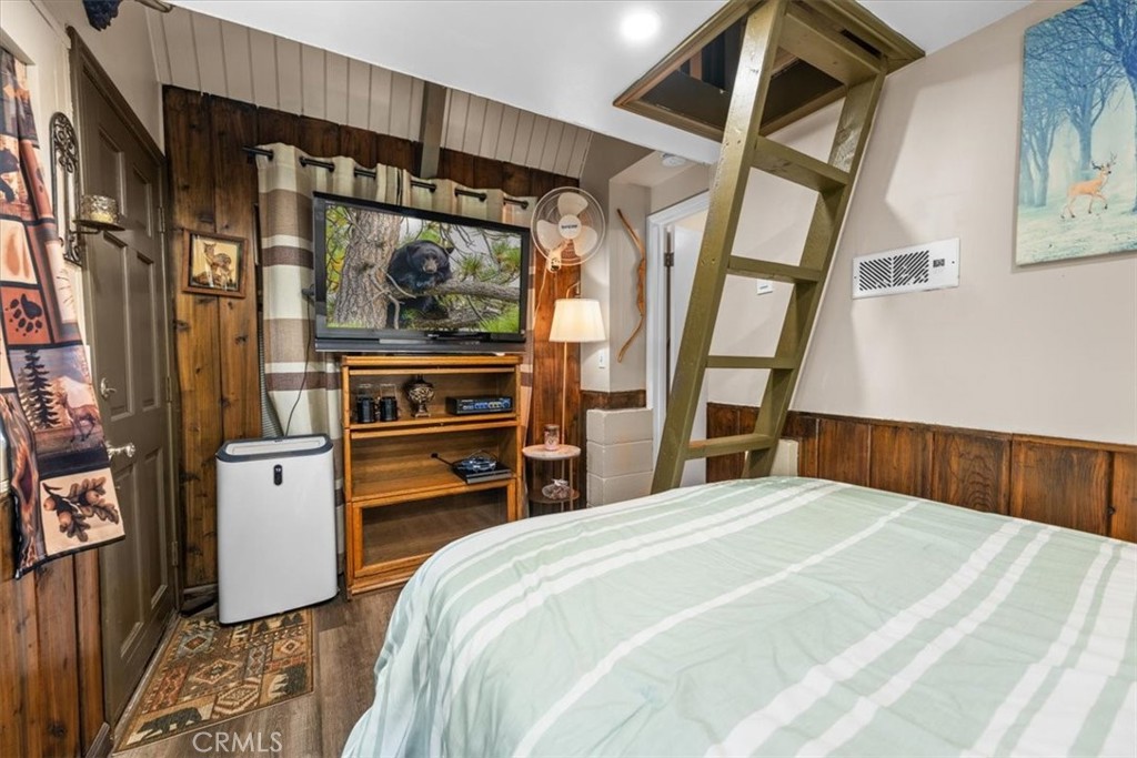 1277 Lovers Lane Rimforest, CA 92378 - Photo 24 of 34 1st floor bedroom