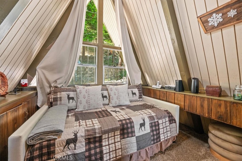 1277 Lovers Lane Rimforest, CA 92378 - Photo 27 of 34 2nd story Multi-purpose living area