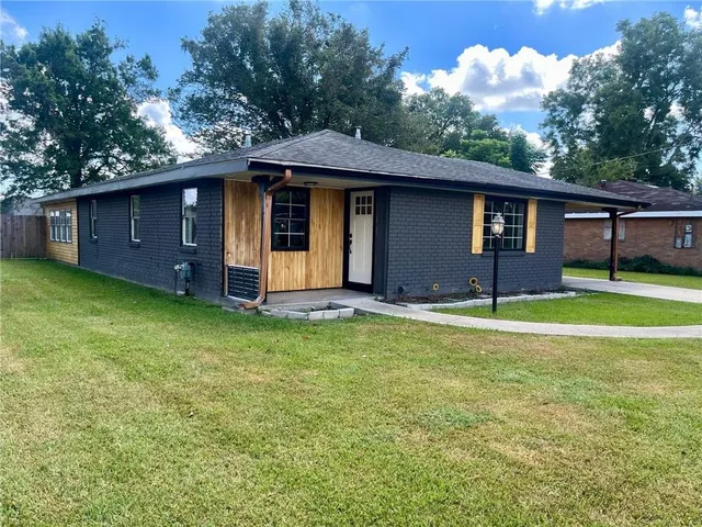 $299,999 | 113 Tinsley Drive, Belle Chasse, LA 70037