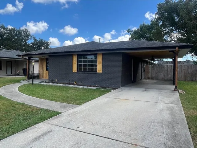 $299,999 | 113 Tinsley Drive, Belle Chasse, LA 70037