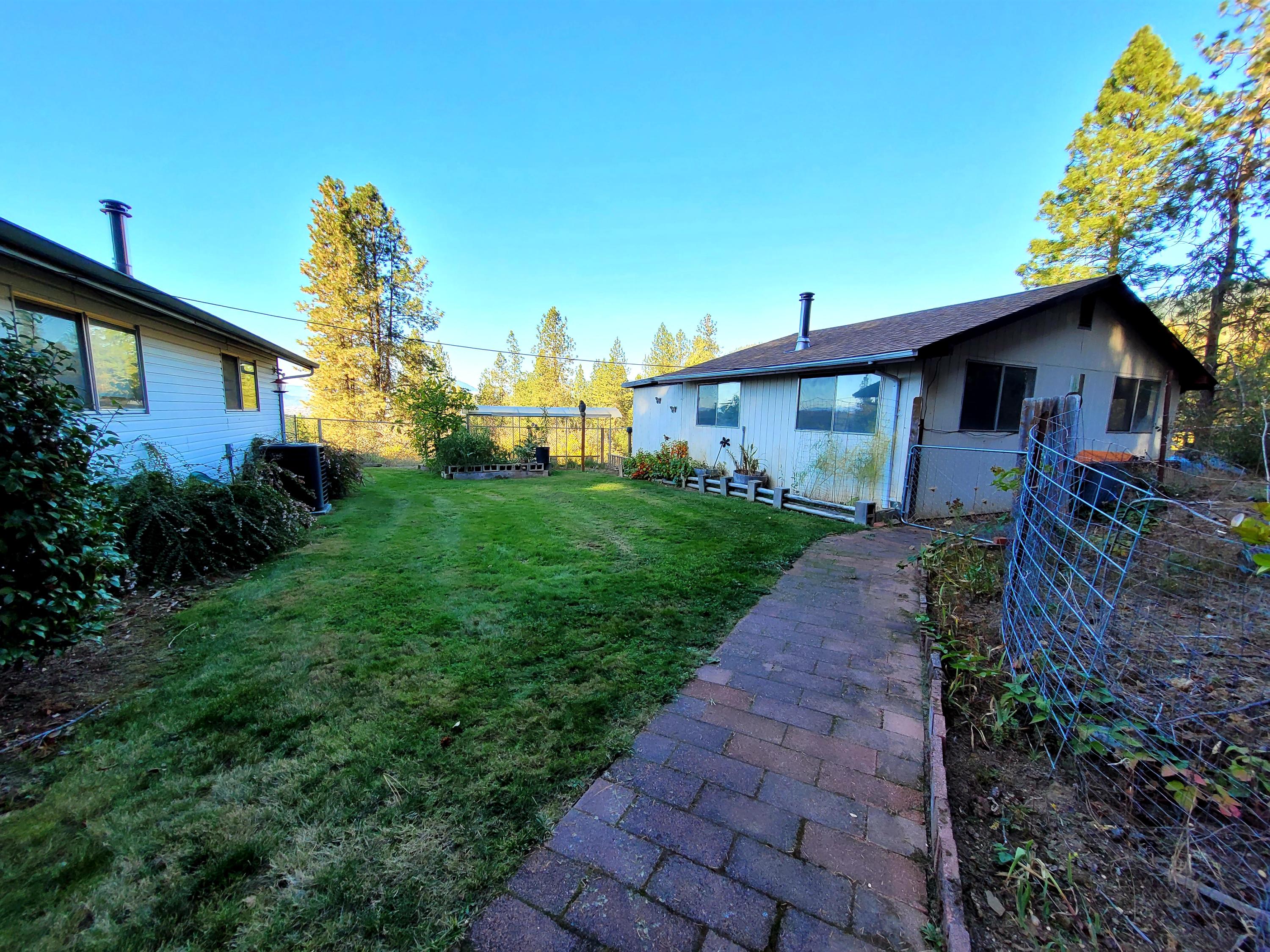 1515 Summit Loop Grants Pass, OR 97527 - Photo 31 of 43 31