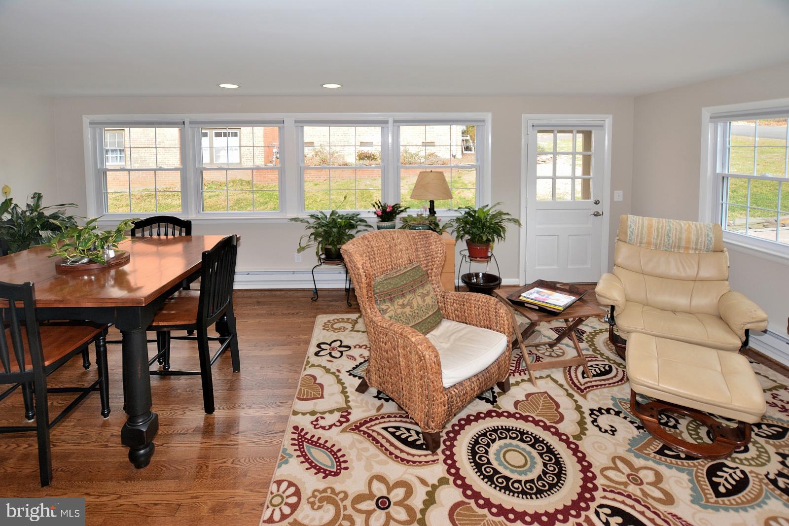 1129 Cameron Road Alexandria, VA 22308 - Photo 17 of 37 Sun/Florida Room - 3rd View