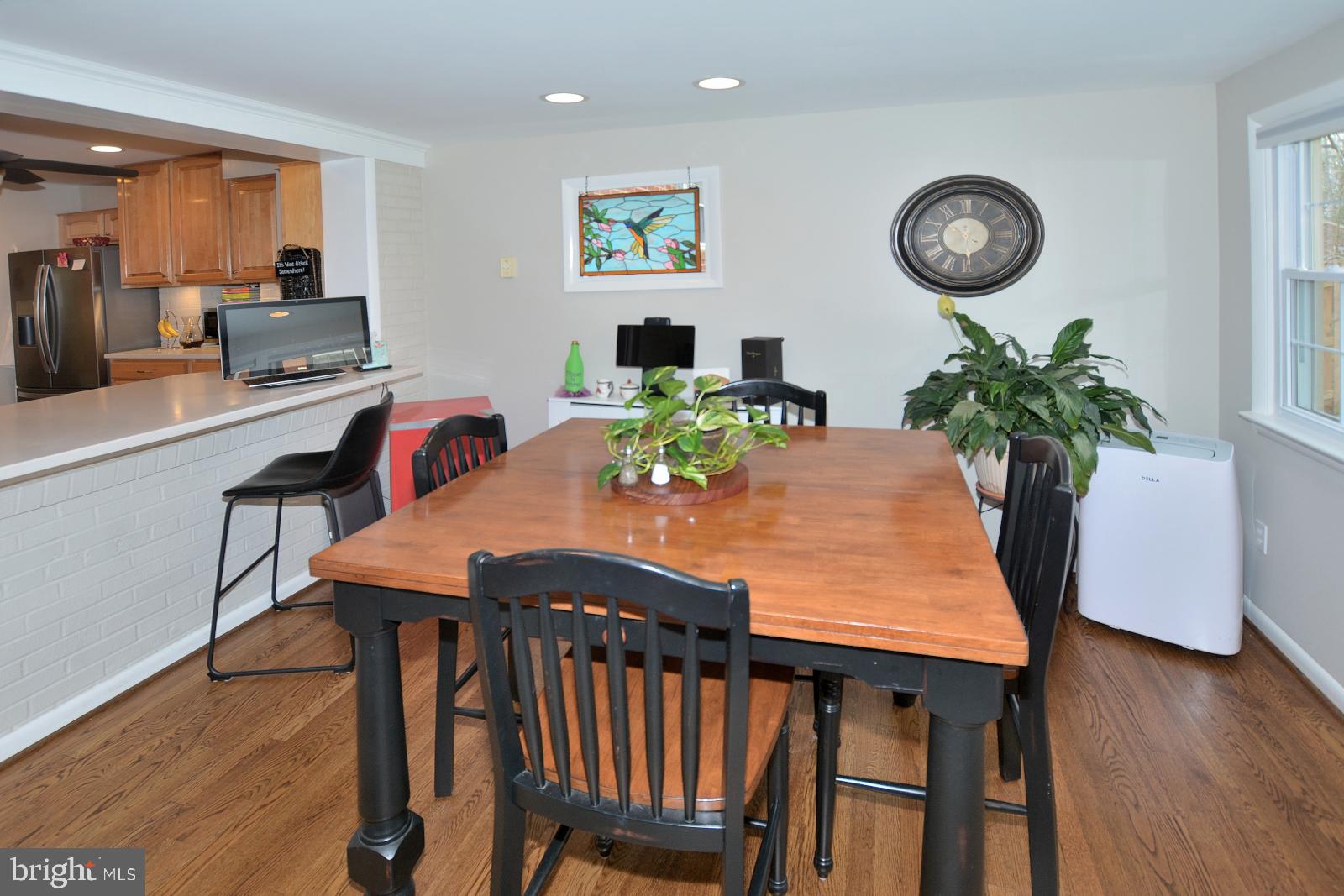1129 Cameron Road Alexandria, VA 22308 - Photo 18 of 37 Sun/Florida Room - Space for Informal Dining