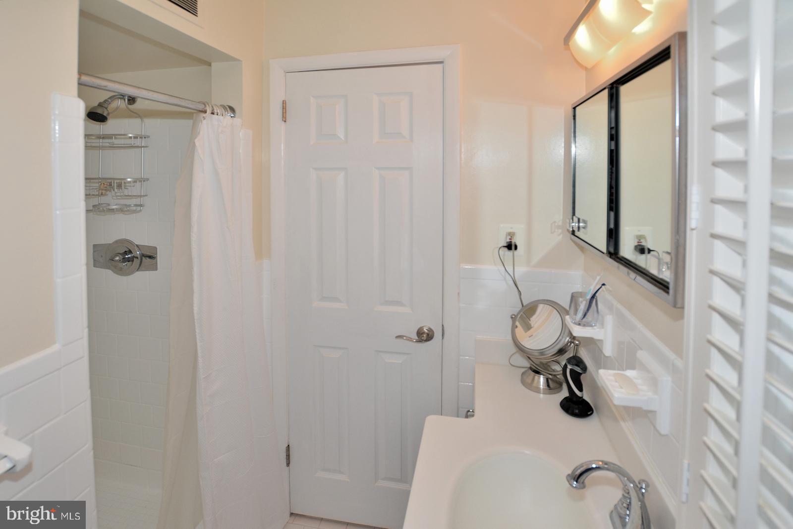 1129 Cameron Road Alexandria, VA 22308 - Photo 21 of 37 Primary Bedroom Full Bath