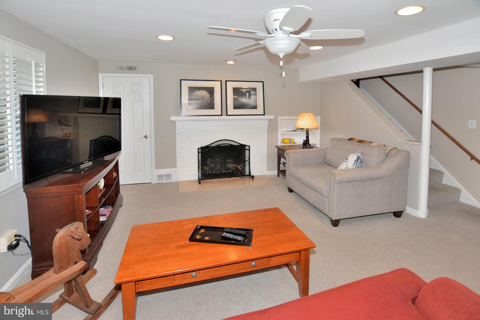 1129 Cameron Road Alexandria, VA 22308 - Photo 26 of 37 Family Room - 2nd View