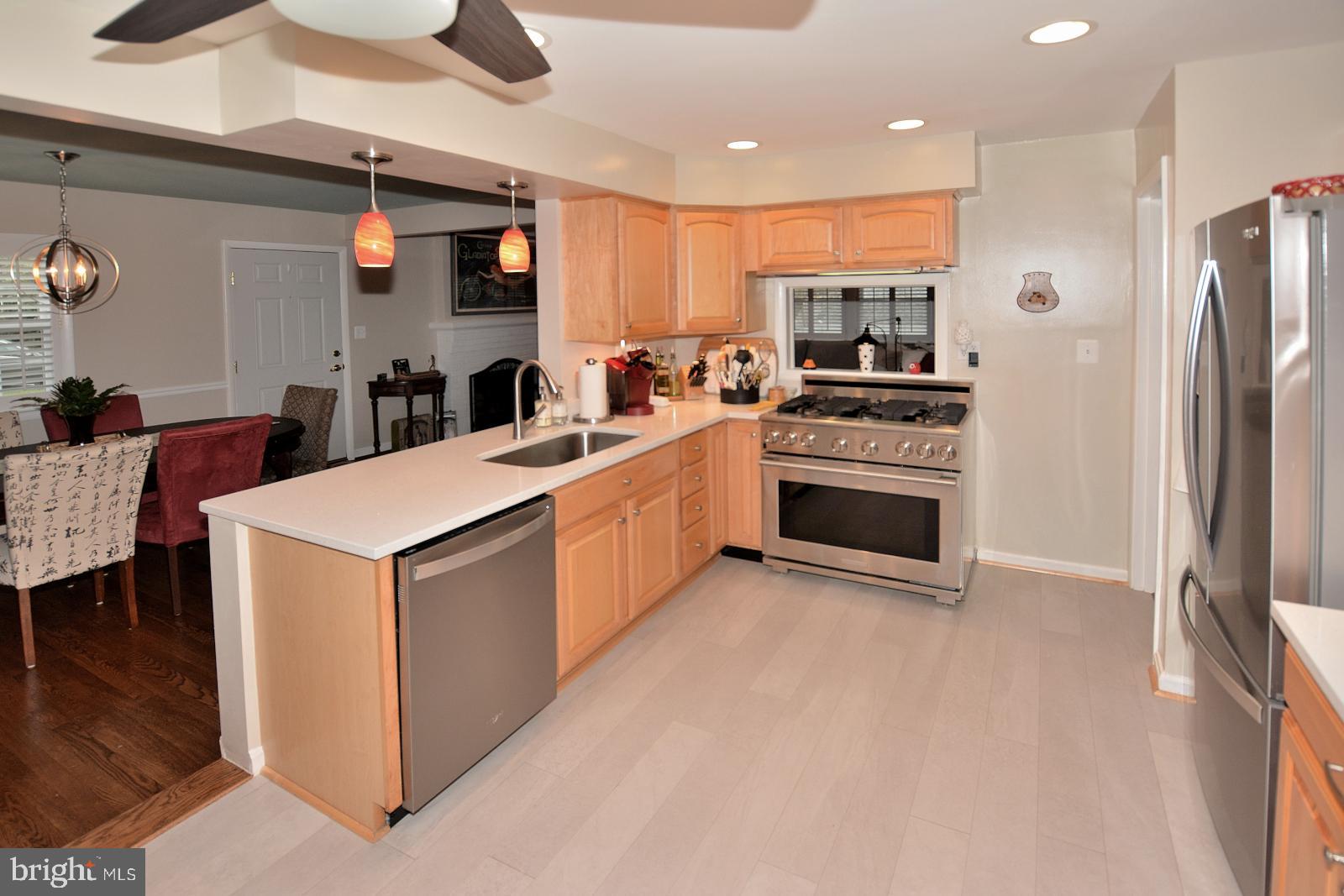 1129 Cameron Road Alexandria, VA 22308 - Photo 6 of 37 Fabulous Remodeled Gourmet Kitchen