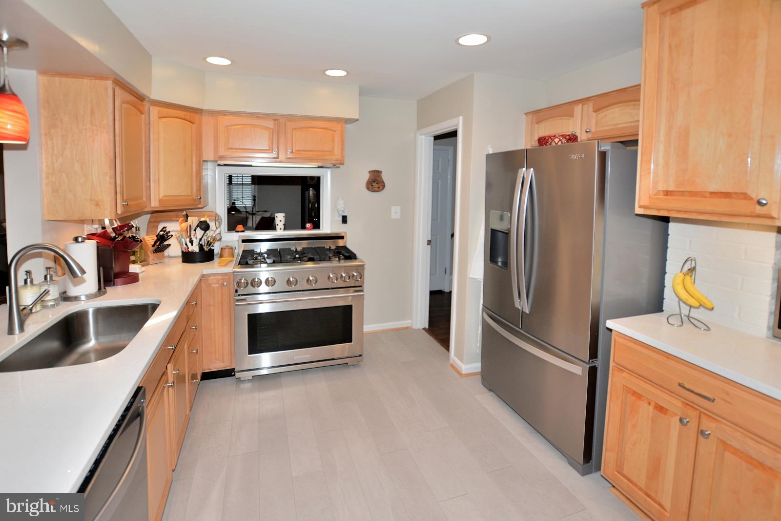 1129 Cameron Road Alexandria, VA 22308 - Photo 7 of 37 High-End Chef's Gas Range