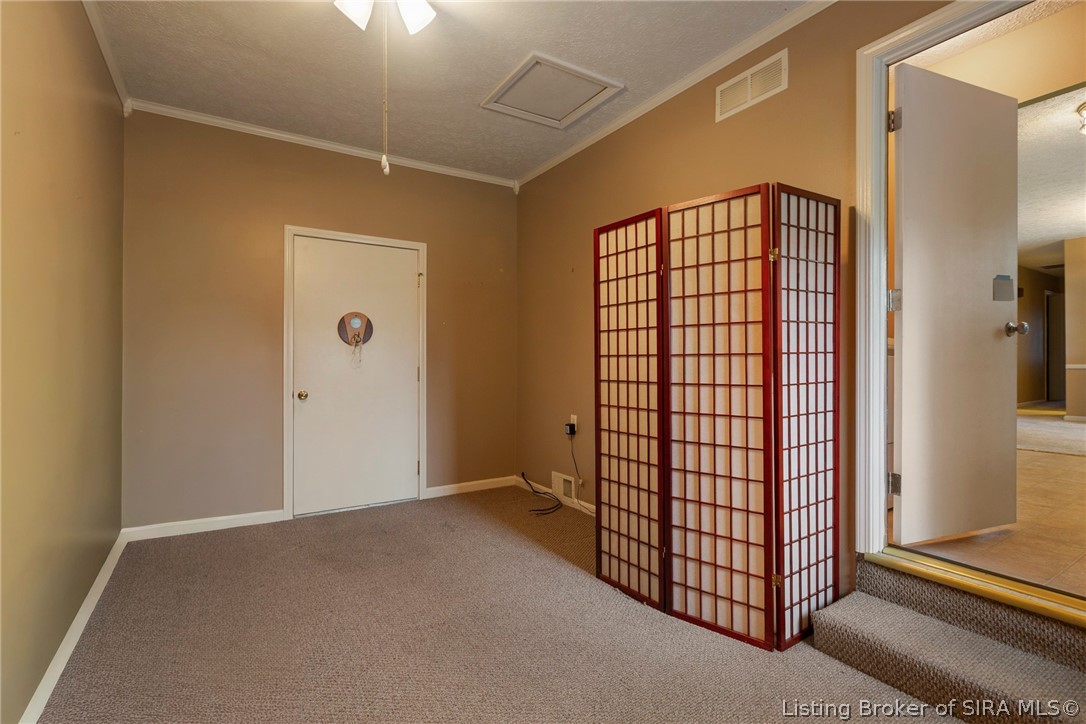 405 Hemlock Road Jeffersonville, IN 47130 - Photo 35 of 48