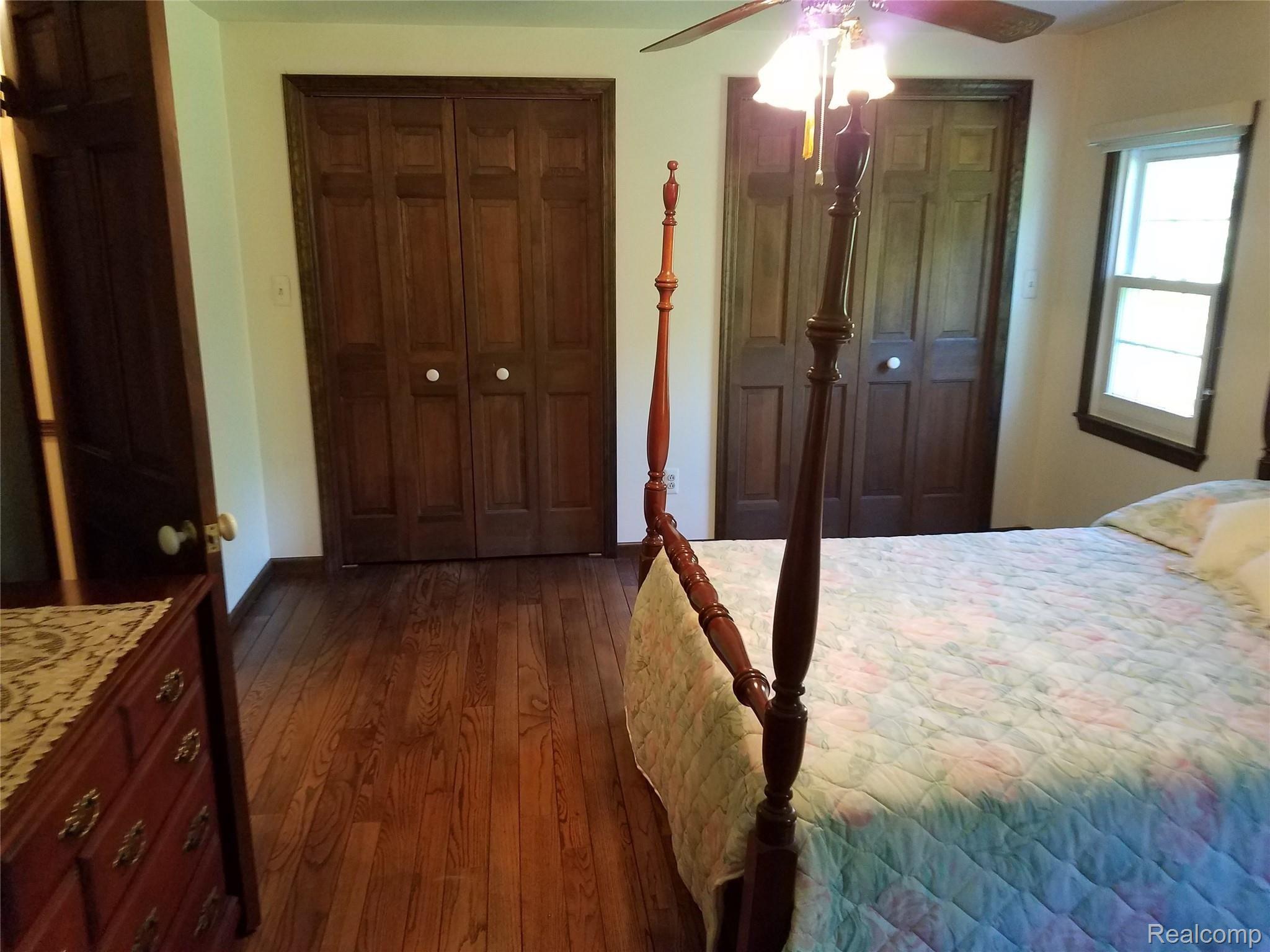 3638 Innisfree Road Howell, MI 48855 - Photo 17 of 45 bed 2 closets.jpg