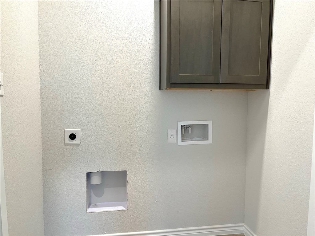 803 Double Mountain Road College Station, TX 77845 - Photo 13 of 17 a view of a microwave