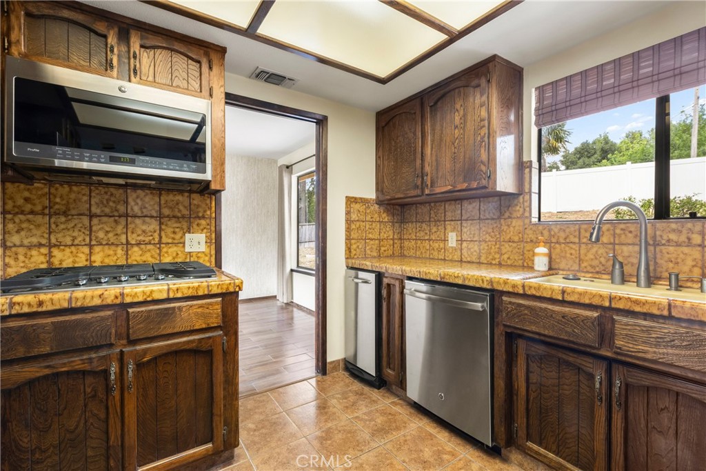 6055 Flores Road Atascadero, CA 93422 - Photo 19 of 33