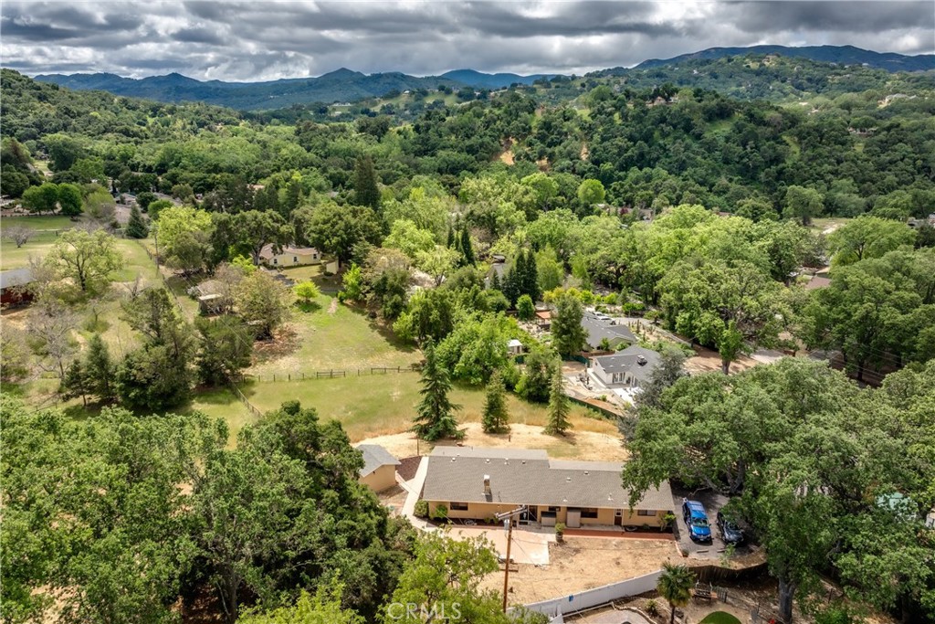 6055 Flores Road Atascadero, CA 93422 - Photo 2 of 33