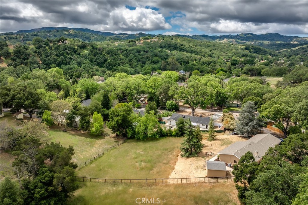 6055 Flores Road Atascadero, CA 93422 - Photo 3 of 33