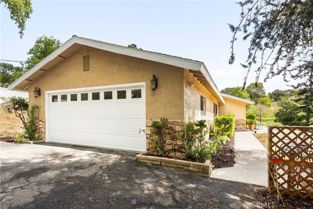 6055 Flores Road Atascadero, CA 93422 - Photo 7 of 33