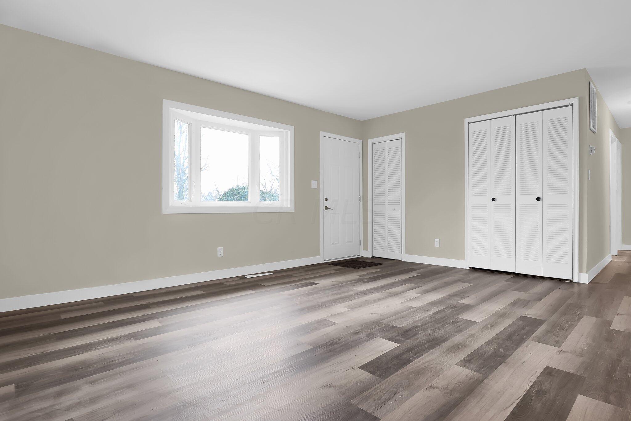 5322 Newport Road Columbus, OH 43232 - Photo 5 of 26 6-web-or-mls-5322-newport-rd