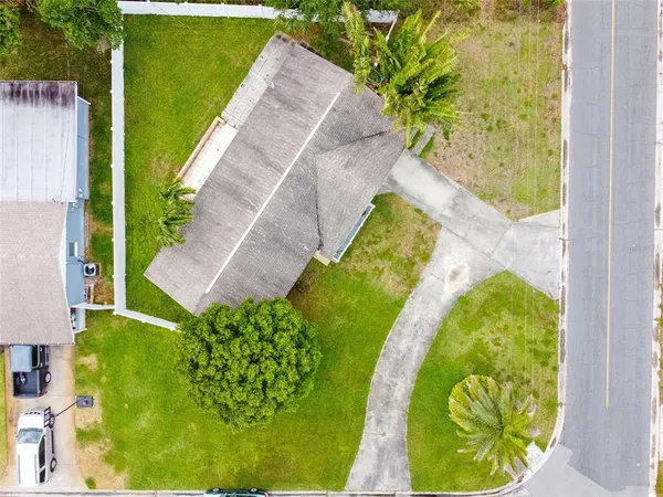 $2,400 | 2331 64th Street North, St. Petersburg, FL 33710