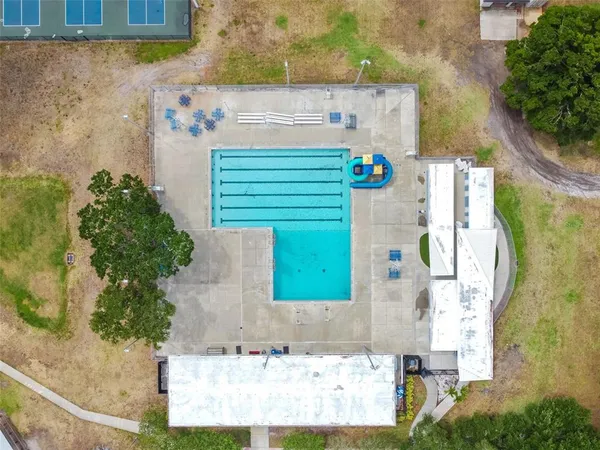 $2,400 | 2331 64th Street North, St. Petersburg, FL 33710