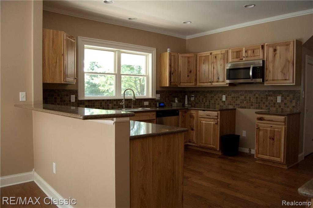 2038 Covert Road Burton, MI 48509 - Photo 7 of 25