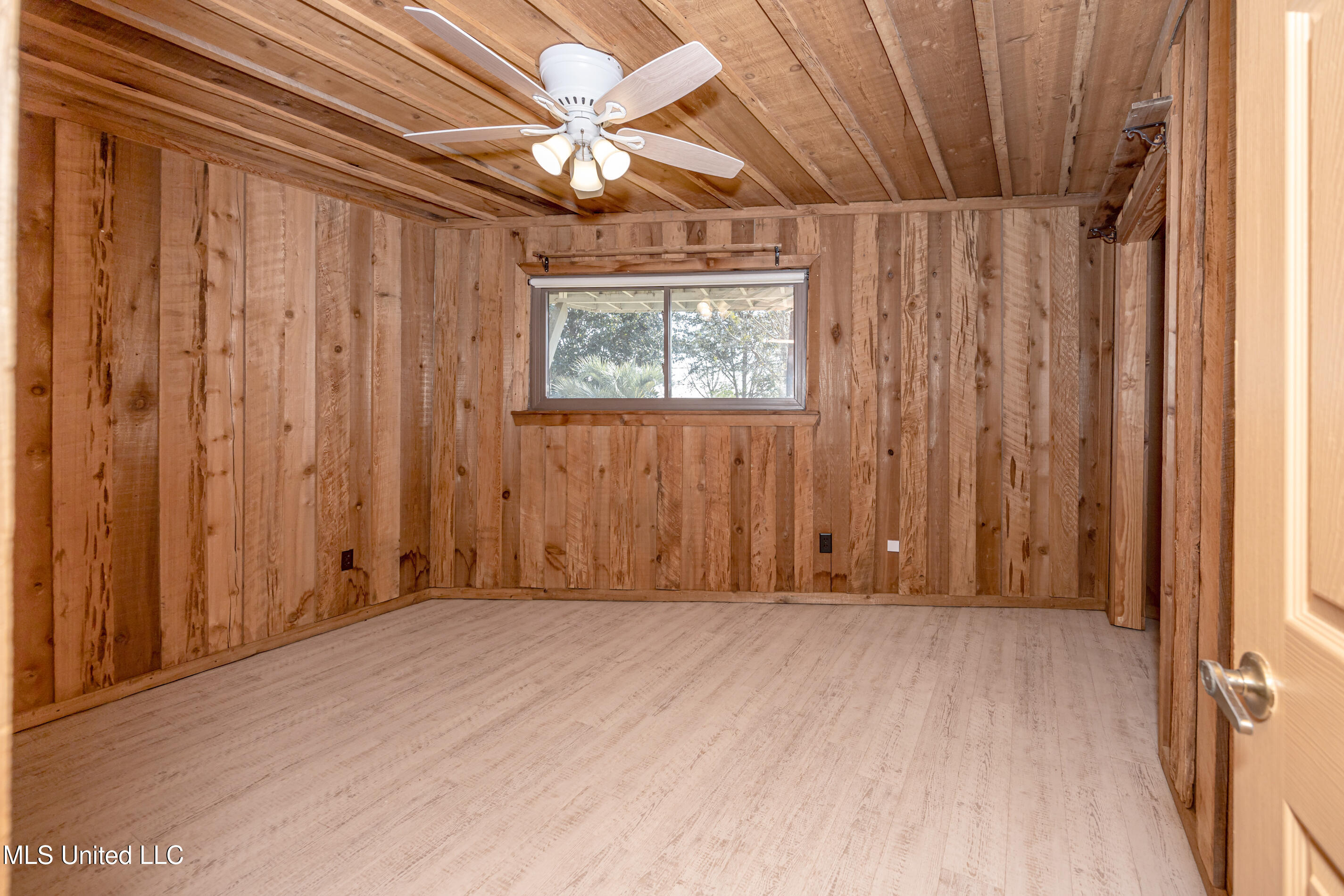 7417 Bluff Point Road Gautier, MS 39553 - Photo 16 of 91 IMG_4599