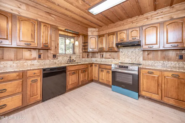 $345,000 | 7417 Bluff Point Road, Gautier, MS 39553