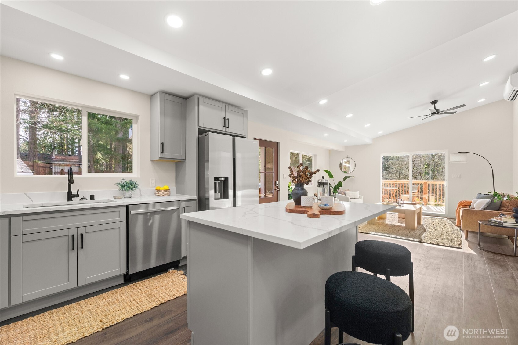 11828 Cove Road Southwest Vashon, WA 98070 - Photo 11 of 37