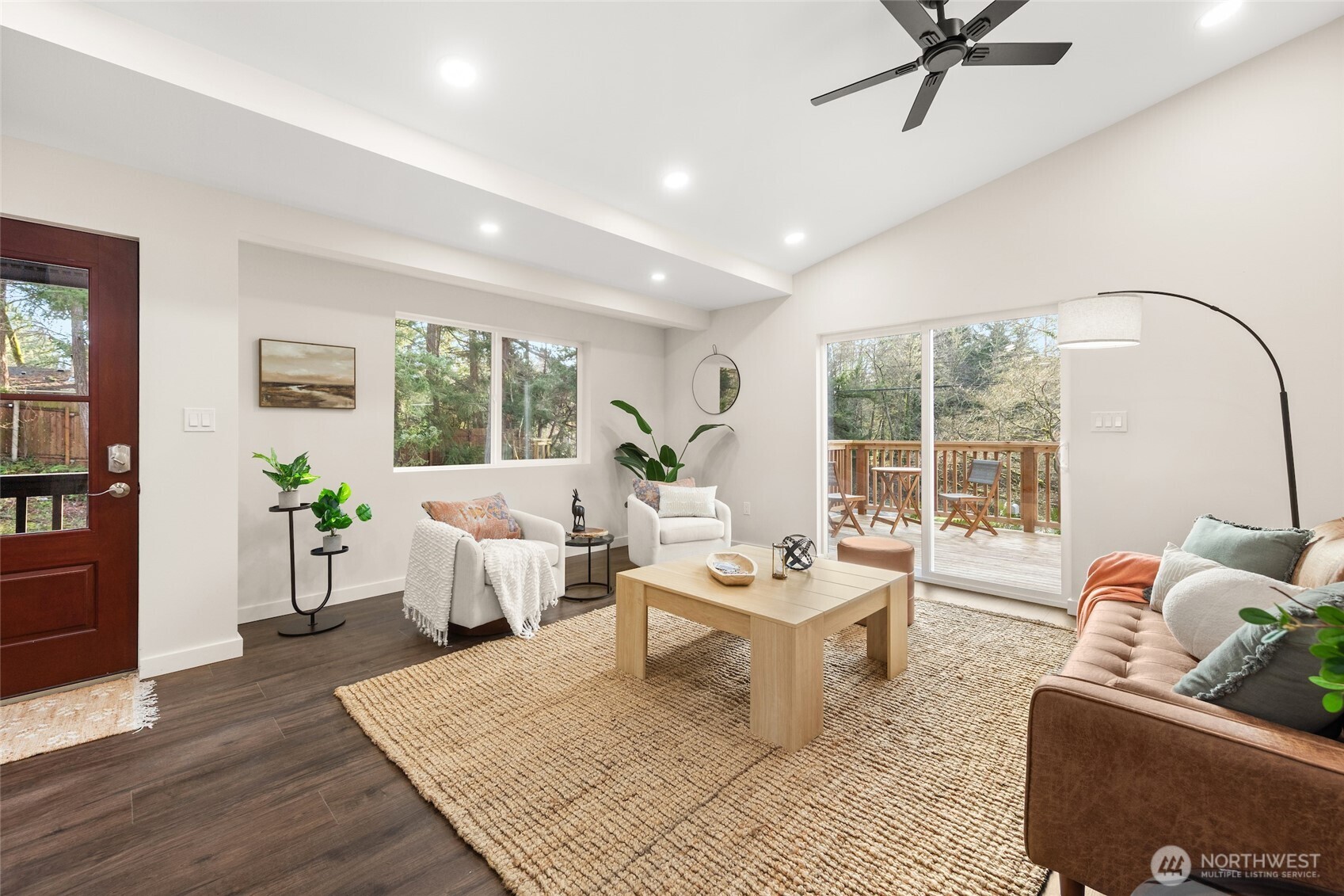 11828 Cove Road Southwest Vashon, WA 98070 - Photo 3 of 37