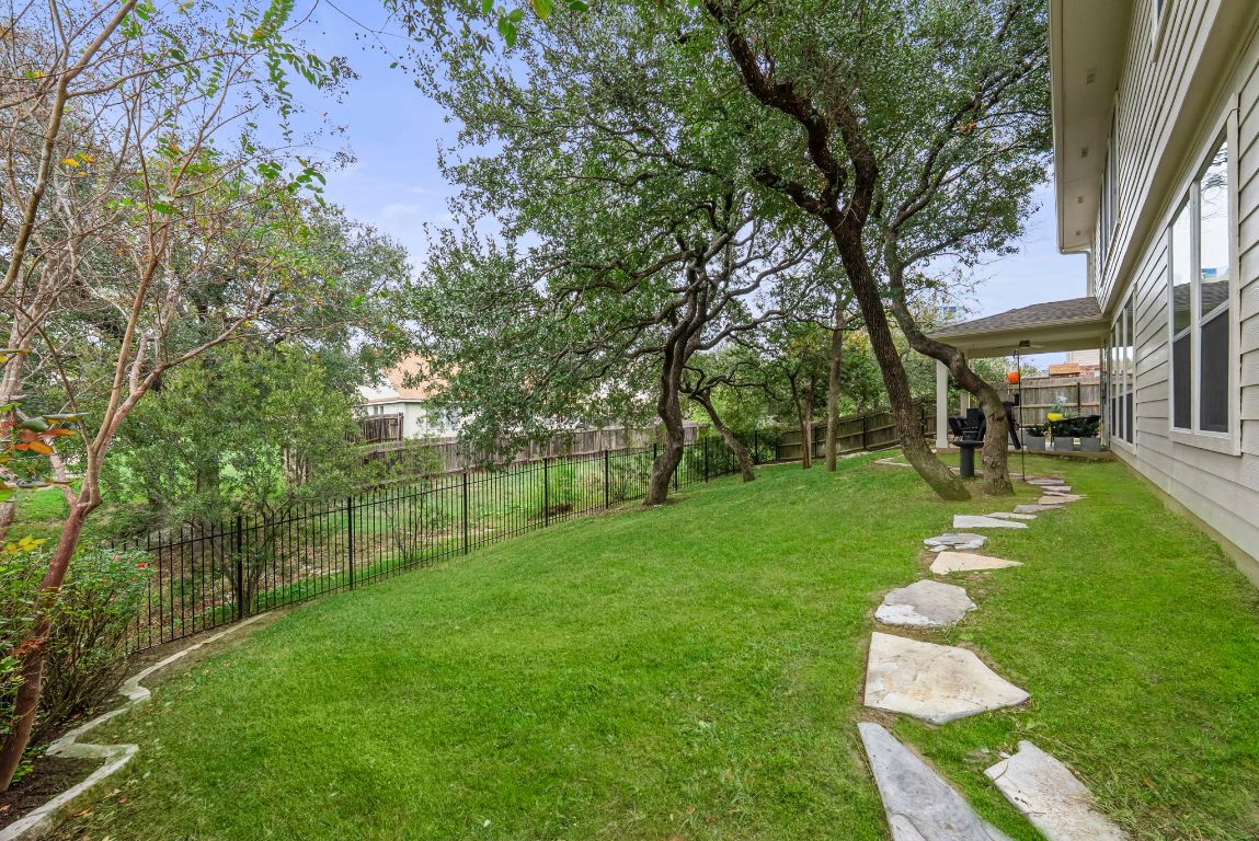 1912 Wildfire Leander, TX 78641 - Photo 33 of 40 a garden view with a seating space