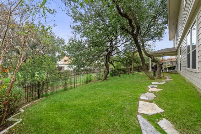 a view of a house with a backyard