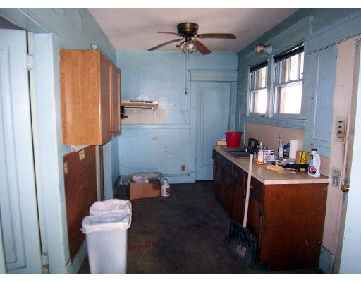 35 Elizabeth Street Springfield, MA 01109 - Photo 2 of 11