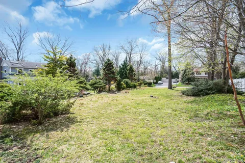 $1,299,000 | 39 McLane Drive, Dix Hills, NY 11746