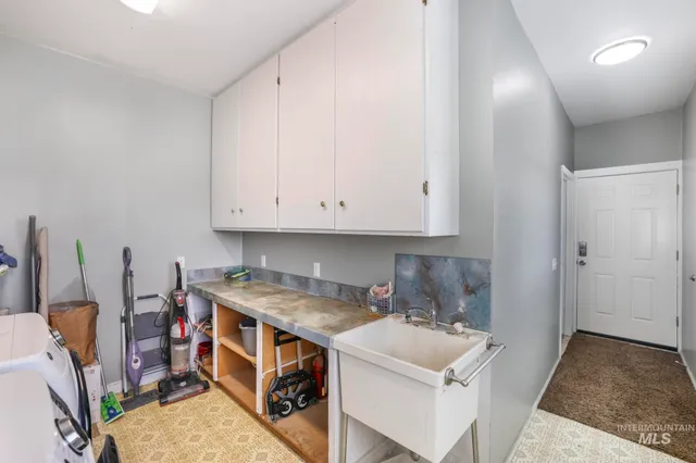 $500,000 | 513 West 2100th Street South, Oakley, ID 83346