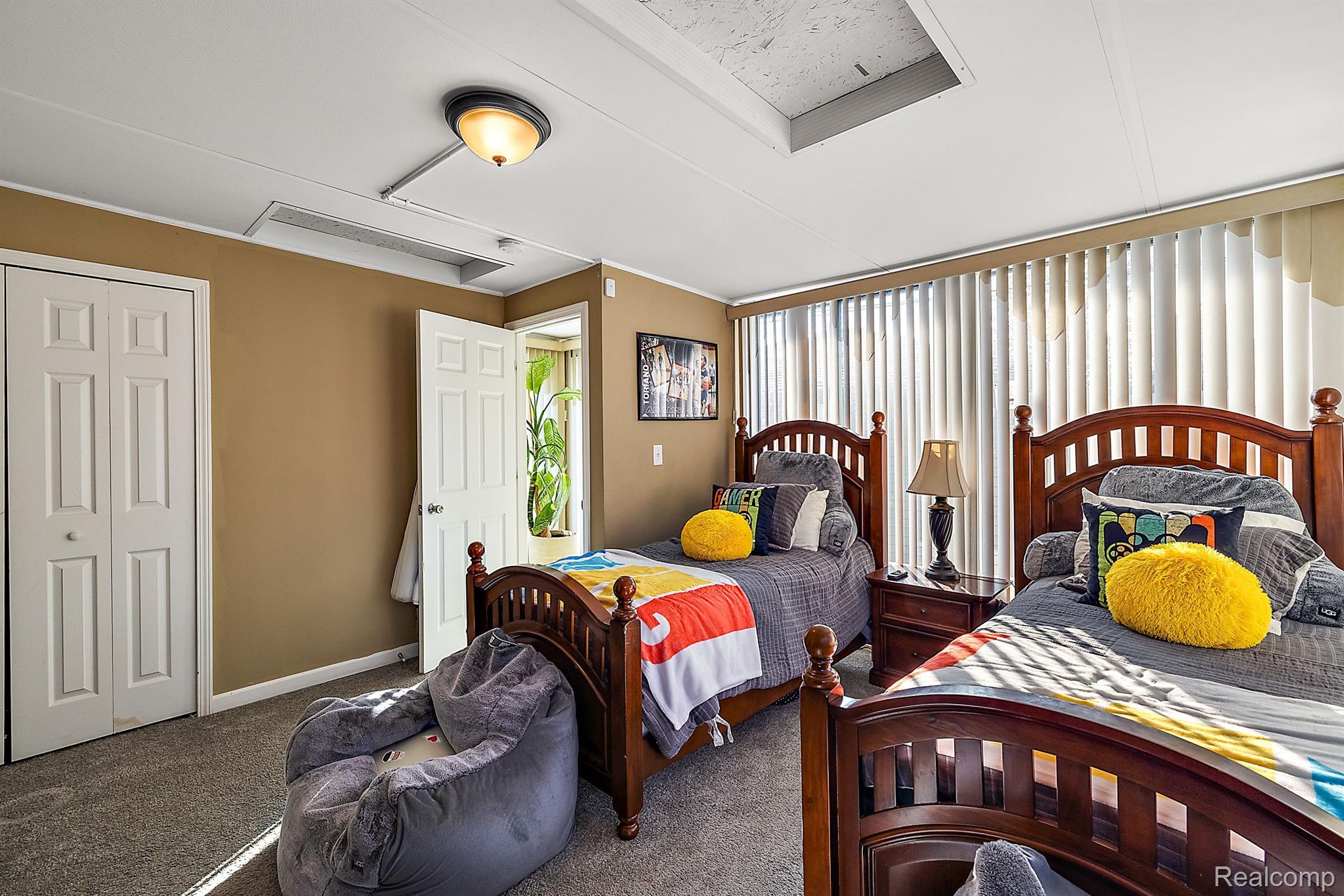 18430 Stephens Road Eastpointe, MI 48021 - Photo 21 of 31 THIRD BEDROOM