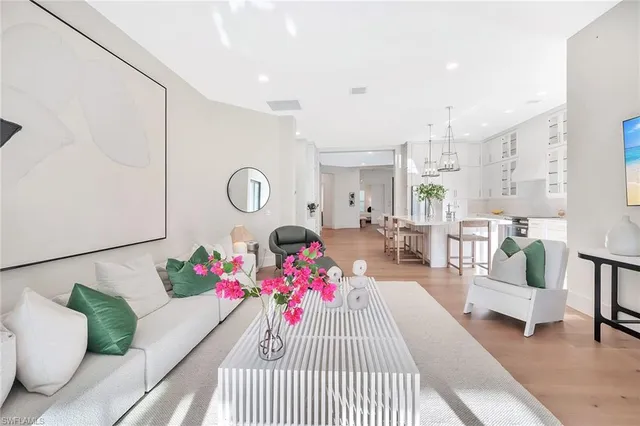 $2,095,000 | 981 Tierra Lago Way, Naples, FL 34119