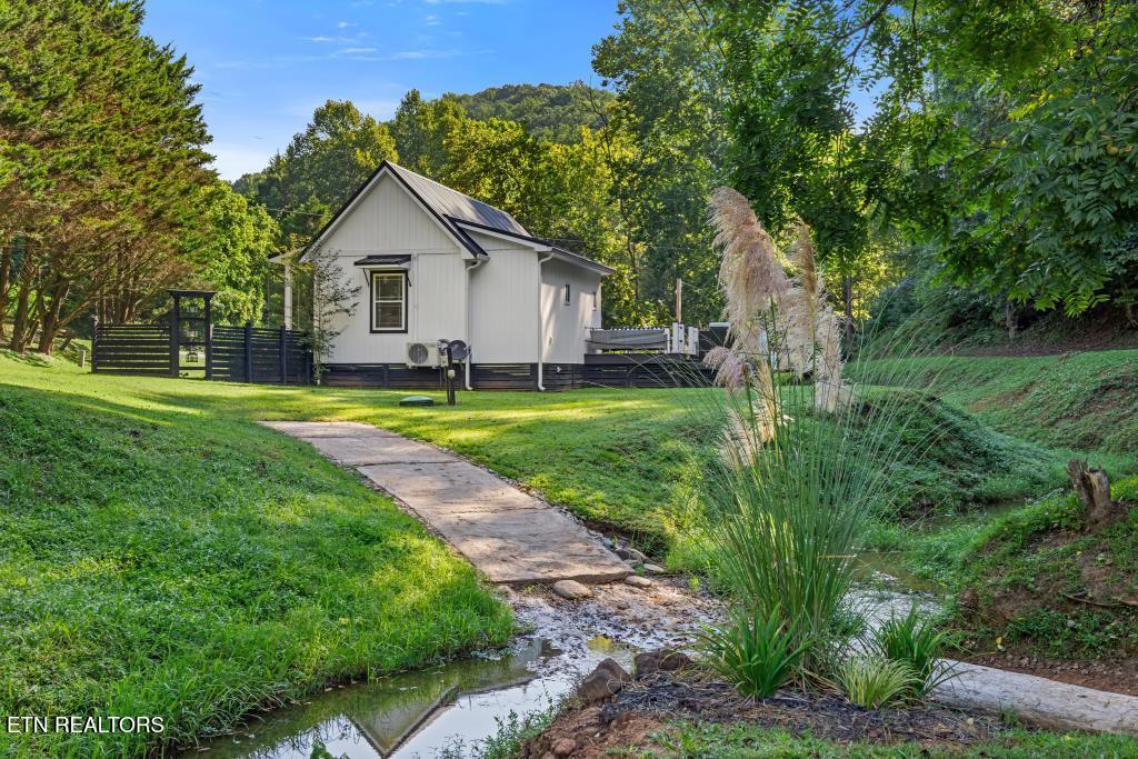 852 Old State Road Tellico Plains, TN 37385 - Photo 6 of 25 IMG_2106