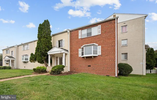 $200,000 | 3076 Patrick Henry Drive, Unit 202, Falls Church, VA 22044