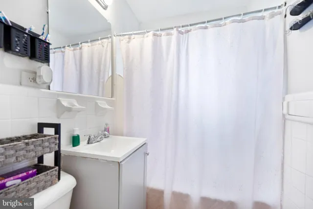 $200,000 | 3076 Patrick Henry Drive, Unit 202, Falls Church, VA 22044