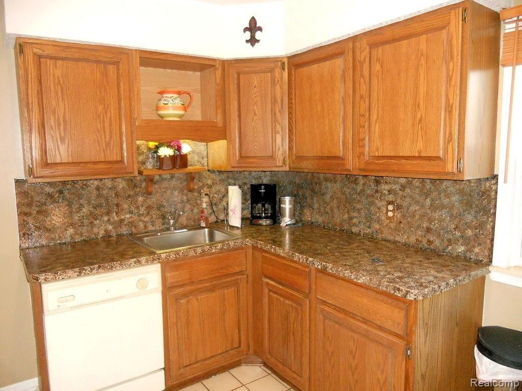 9633 Ruth Avenue Allen Park, MI 48101 - Photo 4 of 20 Kitchen.jpg