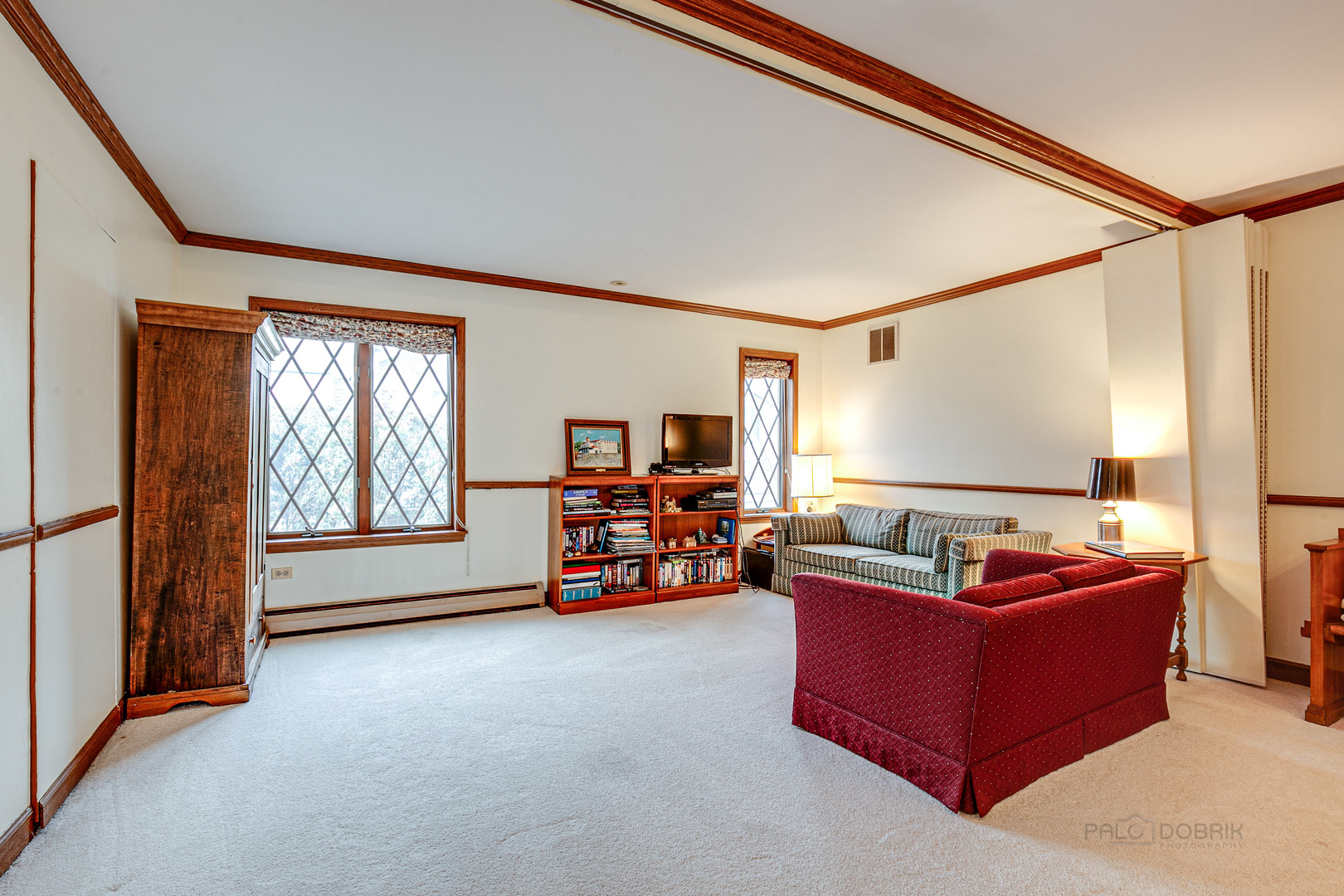 889 Willow Road Winnetka, IL 60093 - Photo 18 of 28 a living room with furniture and a flat screen tv