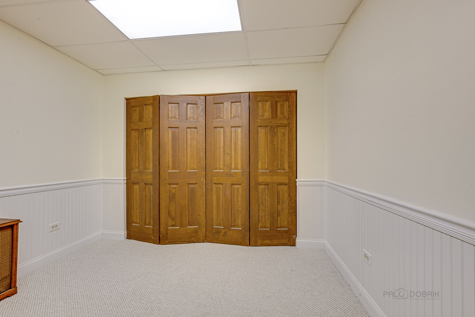 889 Willow Road Winnetka, IL 60093 - Photo 20 of 28 a view of an empty room