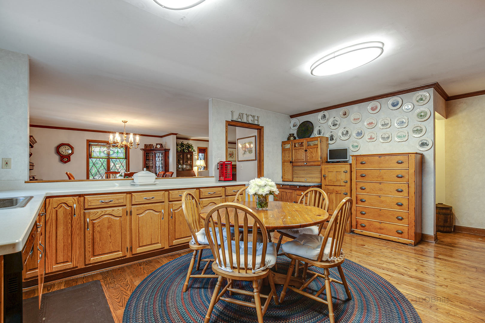 889 Willow Road Winnetka, IL 60093 - Photo 3 of 28 a dining room with furniture and wooden floor