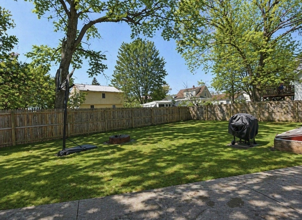 108 Barre Street Springfield, MA 01119 - Photo 2 of 23