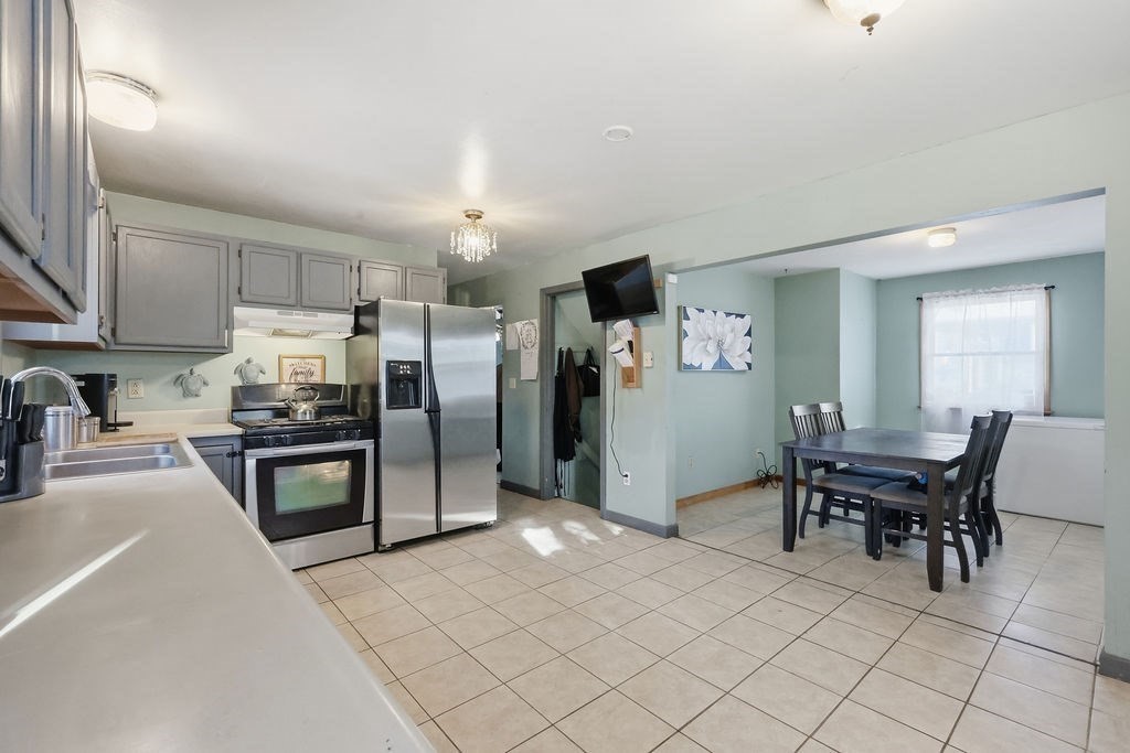 108 Barre Street Springfield, MA 01119 - Photo 4 of 23